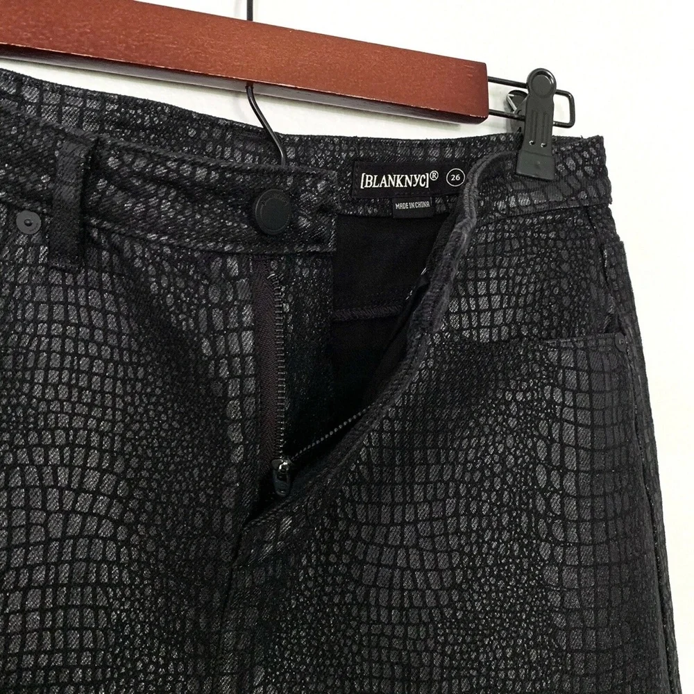 BLANKNYC Skirt Womens Size 26 Black Snake Print Coated Fray Raw Hem Mini NWT